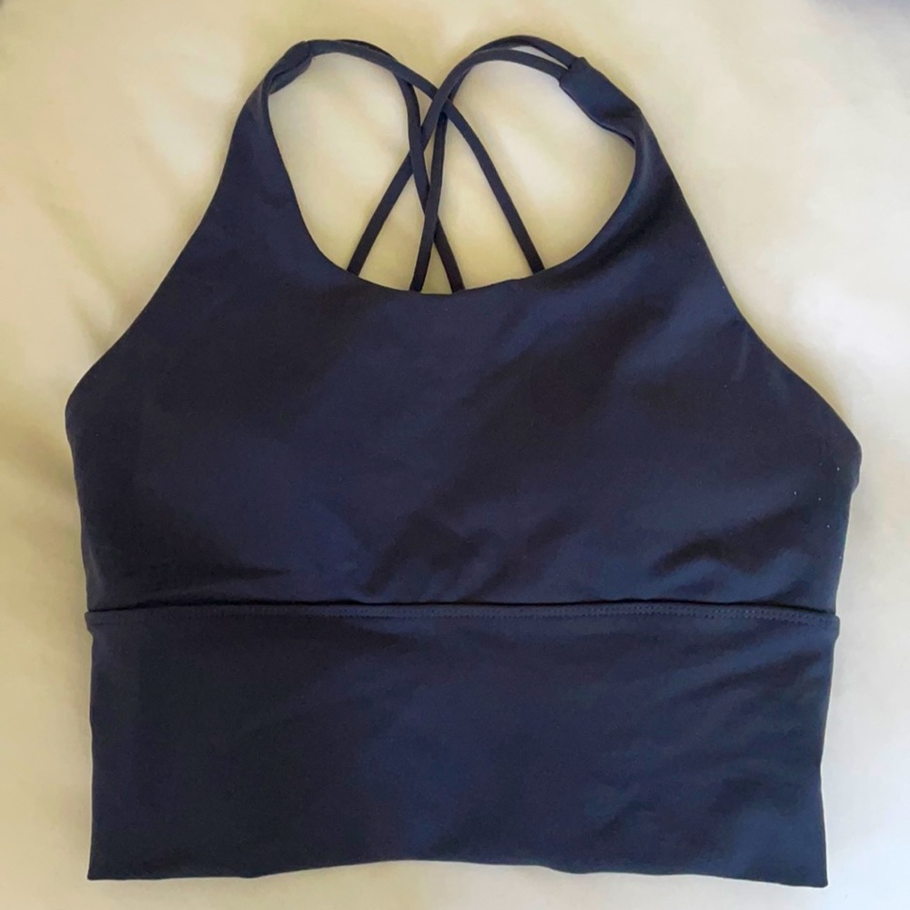 MuseOnly Activewear Crop Top with Cutout Back